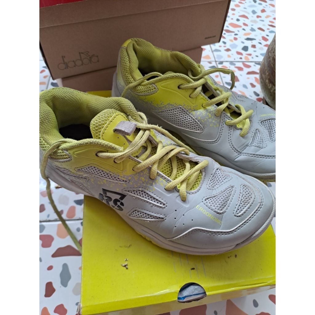 SEPATU BADMINTON SECOND