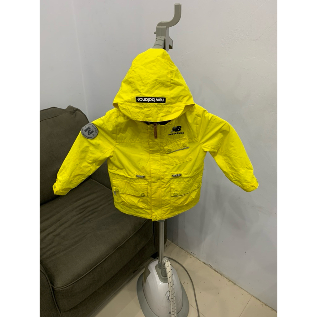 NB New Balance yellow jacket kids 4Y