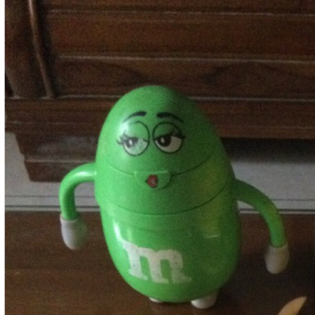 m&m mnm figur model tempat minum kondisi sesuai foto dan video detail