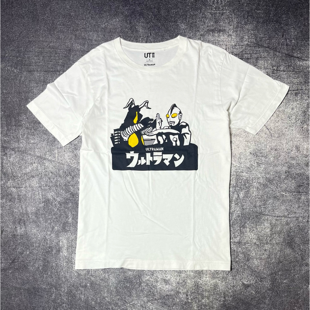 Kaos Uniqlo x Ultraman