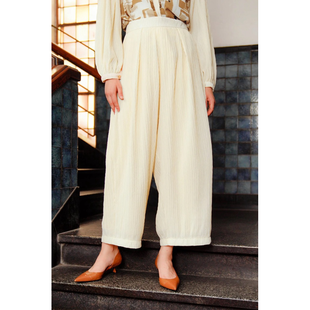 Benang Jarum -Amona Pants - Cream - M  { NEW }