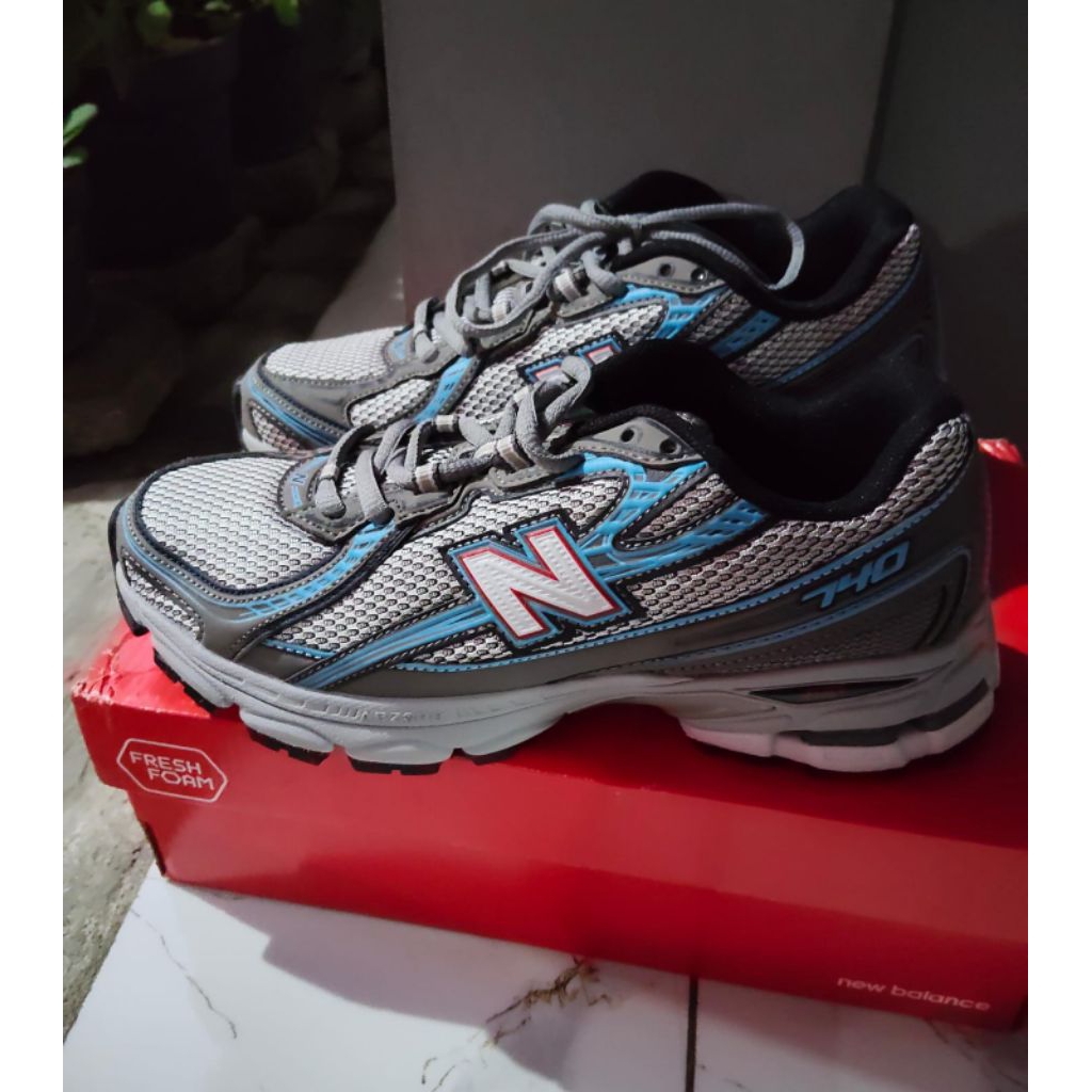 New Balance 740