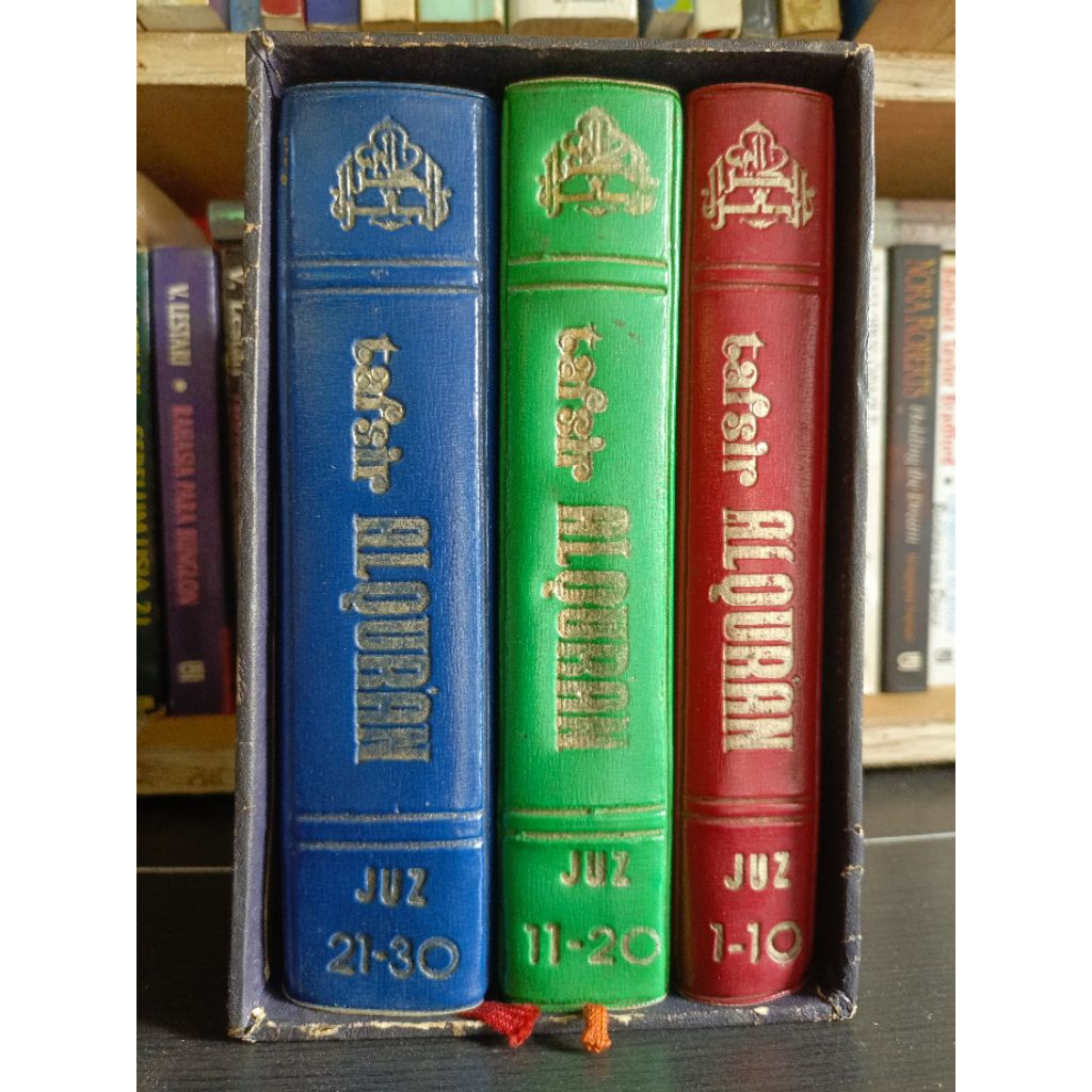 TERJEMAH DAN TAFSIR AL-QURAN 30 JUZ HURUF ARAB DAN LATIN