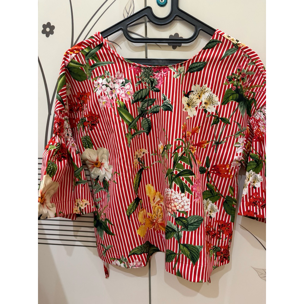 ZARA FLORAL BLOUSE PRELOVED