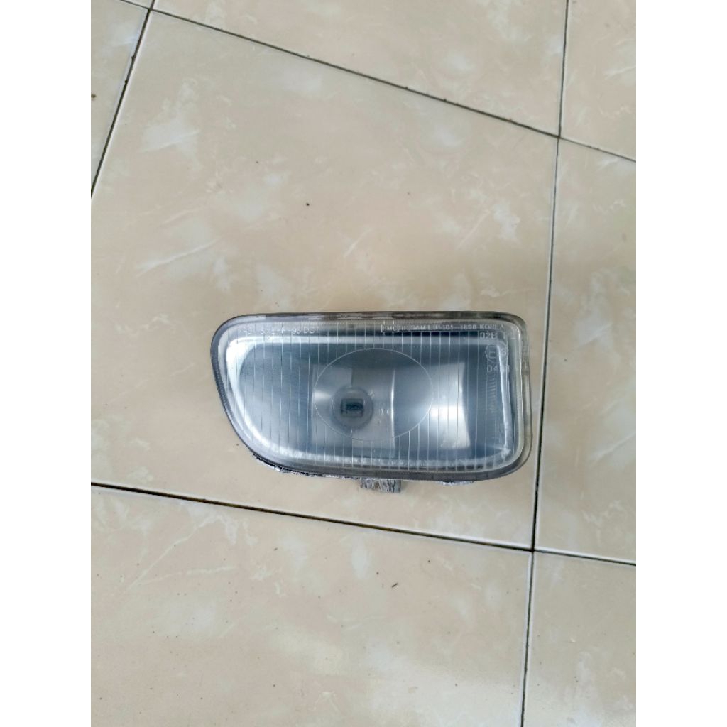 Foglamp fog lamp lampu kabut bemper depan hyundai Trajet kanan