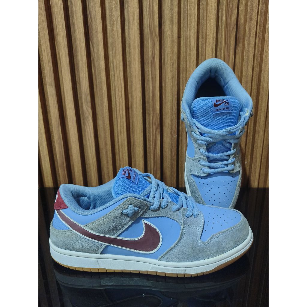 N*KE SB DUNK LOW PHILADELPHIA. size 44. gratis sepasang kaos kaki. packing Box Kardus