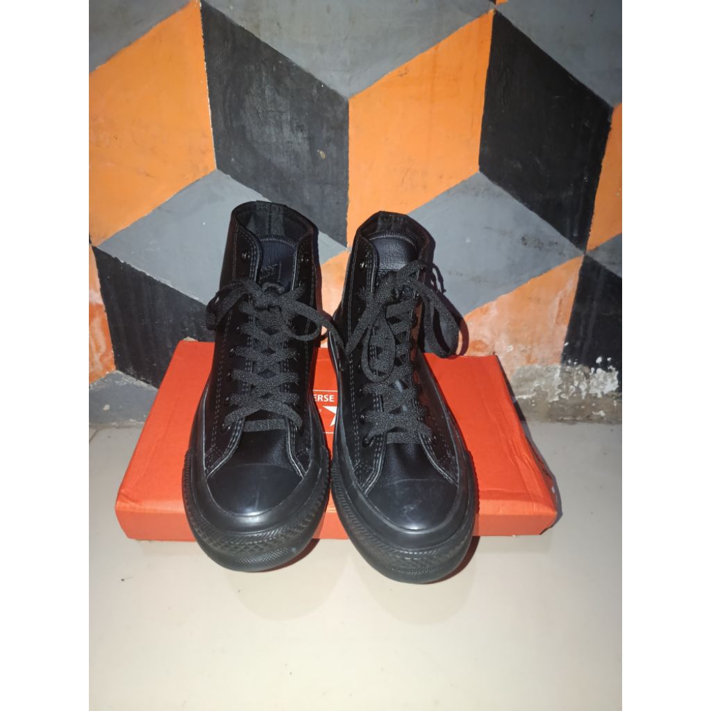converse all star kulit hitam