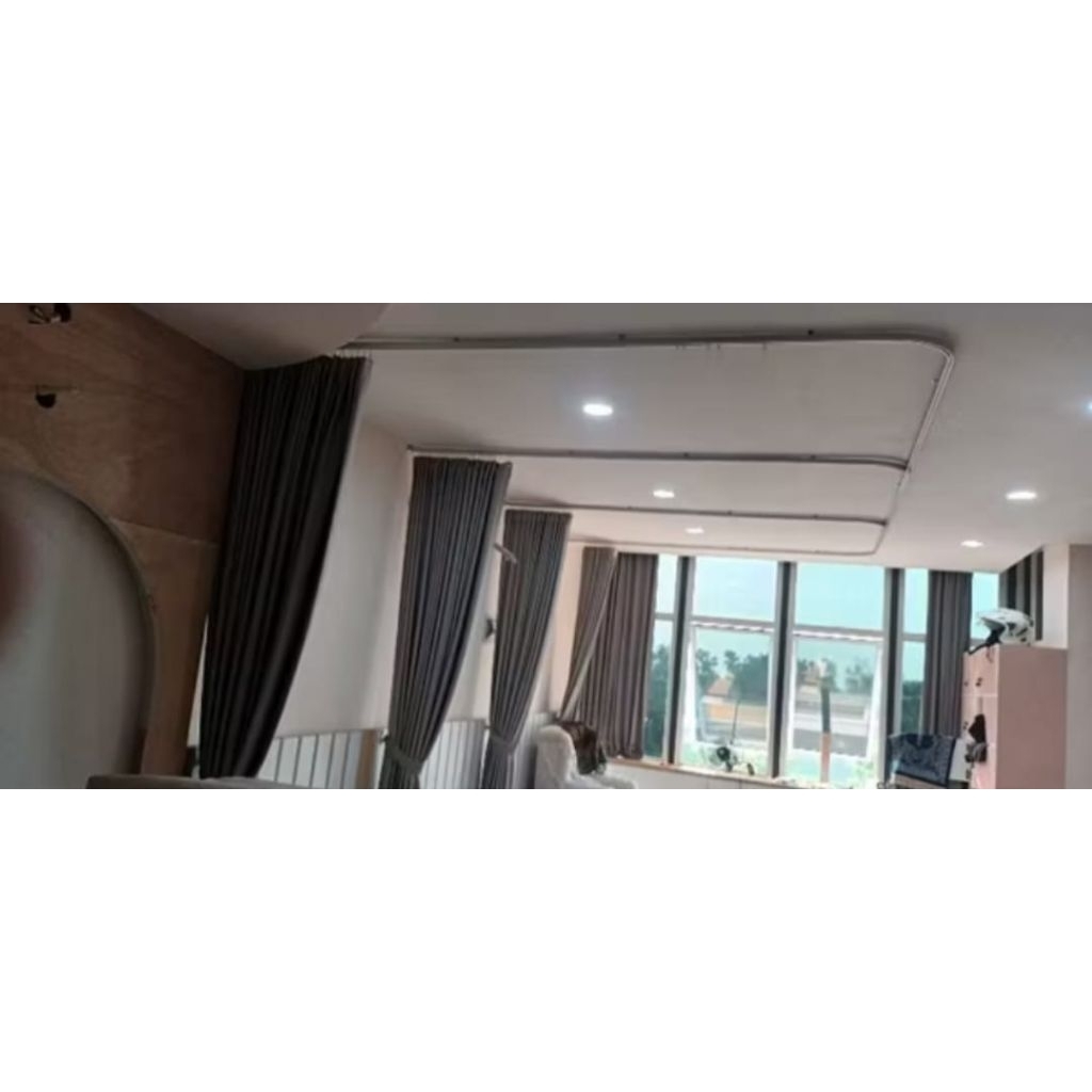 Rel Gorden Lengkung Rumah Sakit dan Jendela Lengkung