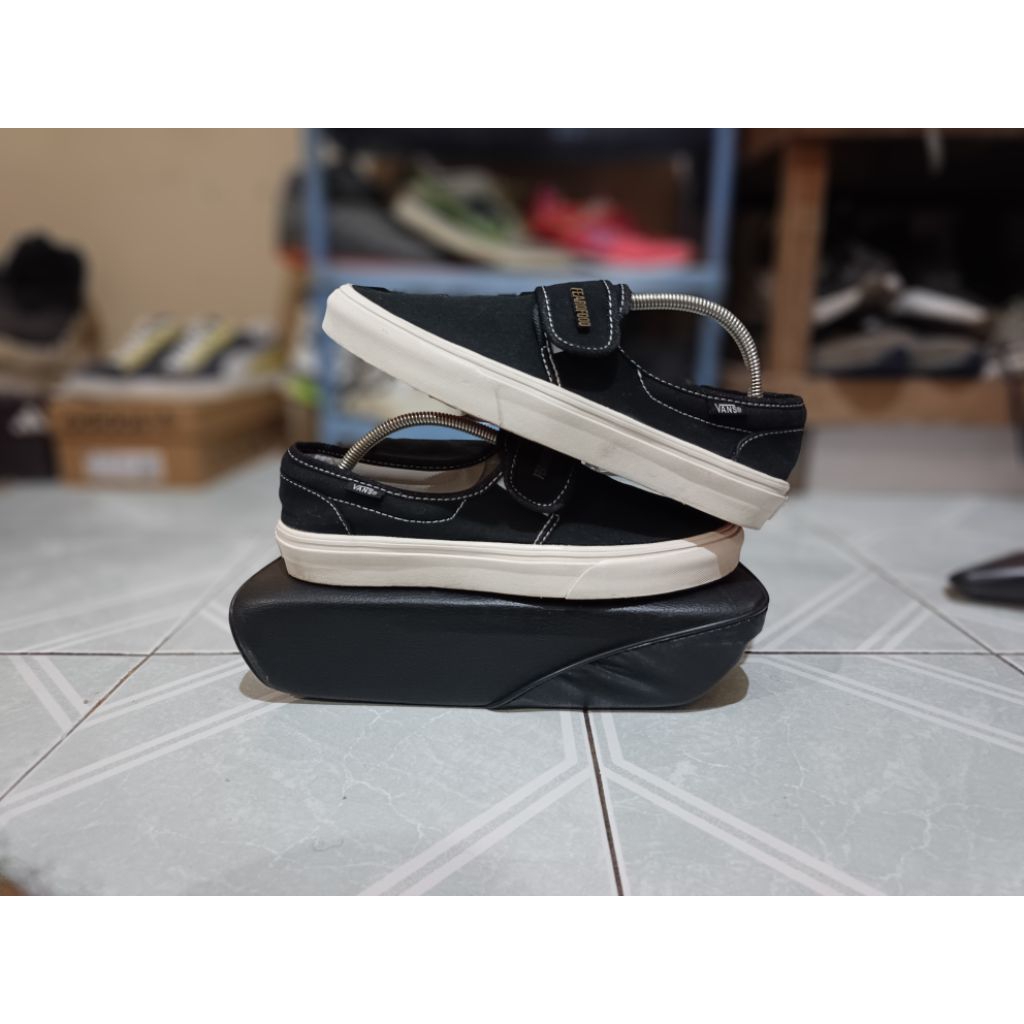 Sepatu Vans Slip on Size 43