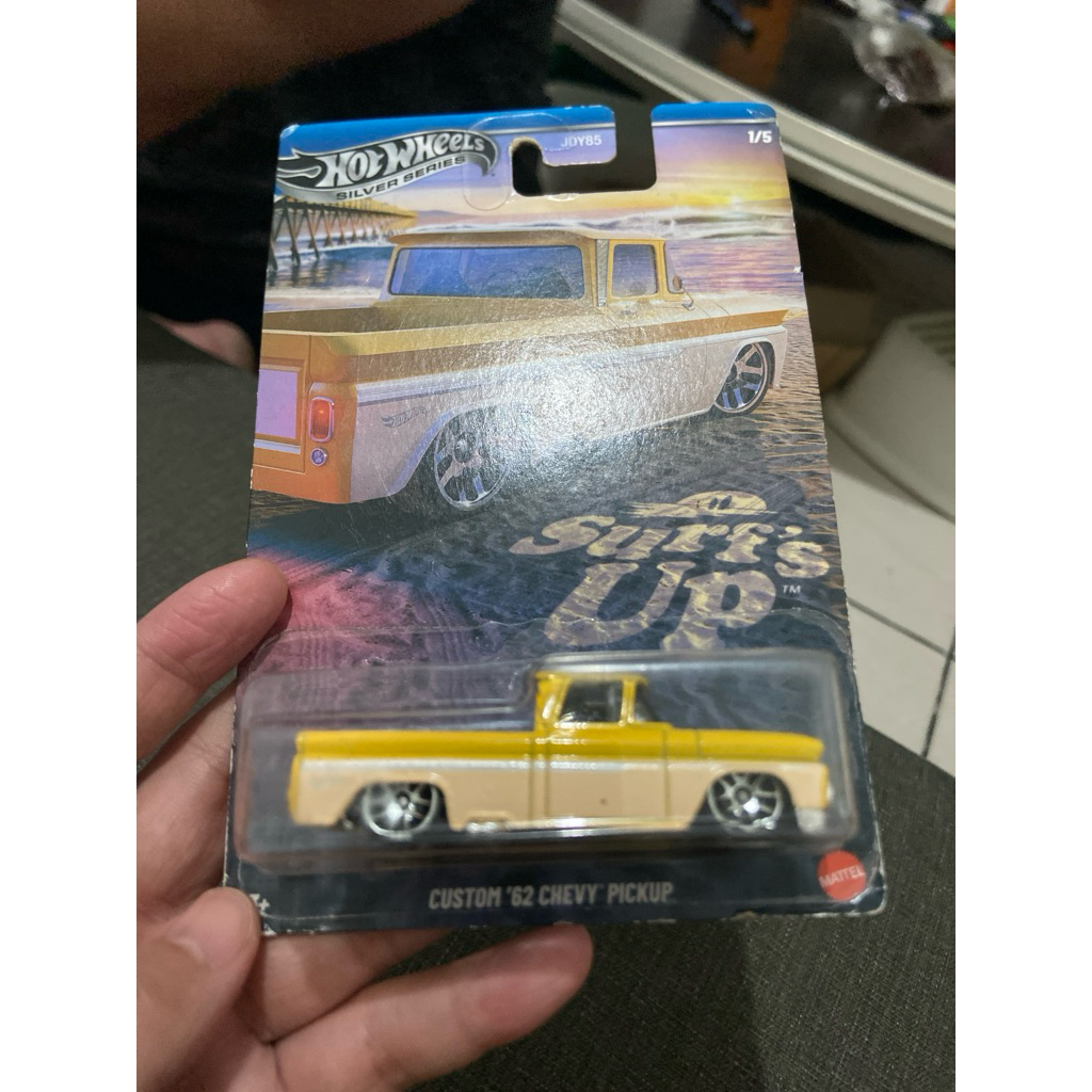 hotwheels hot wheels custom 62 chevy pickup kuning