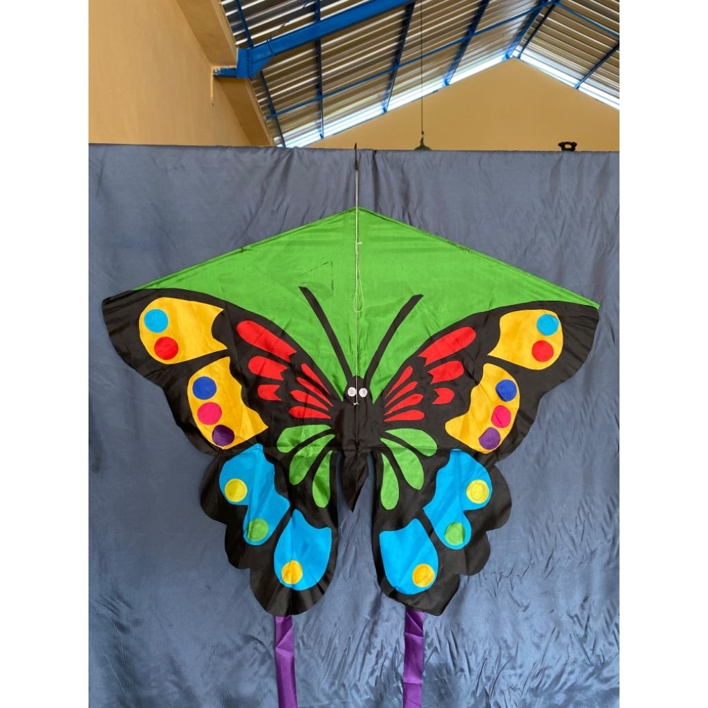Layang layang hias kain motif kupu kupu