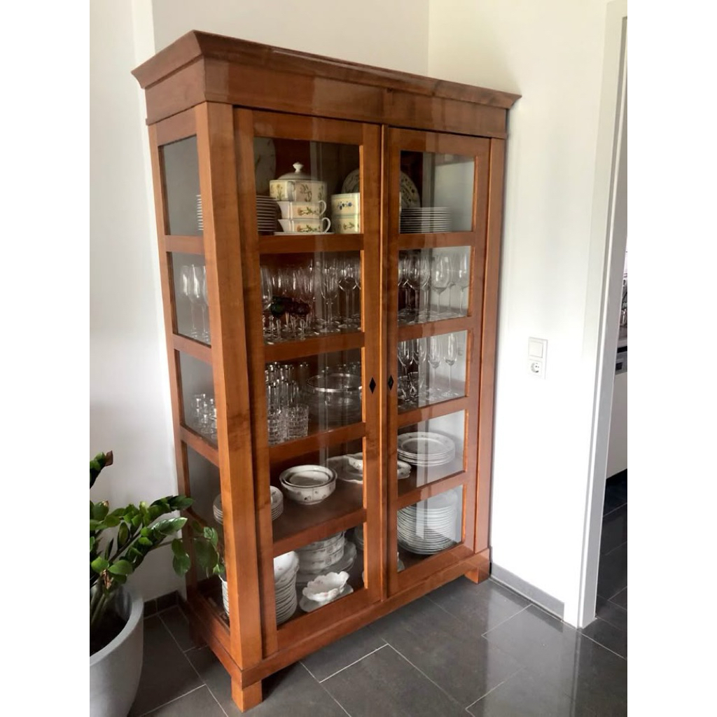 Lemari Pajangan Kaca Kayu Jati Premium – Display Cabinet 2 Pintu Tinggi Rak Piring & Gelas