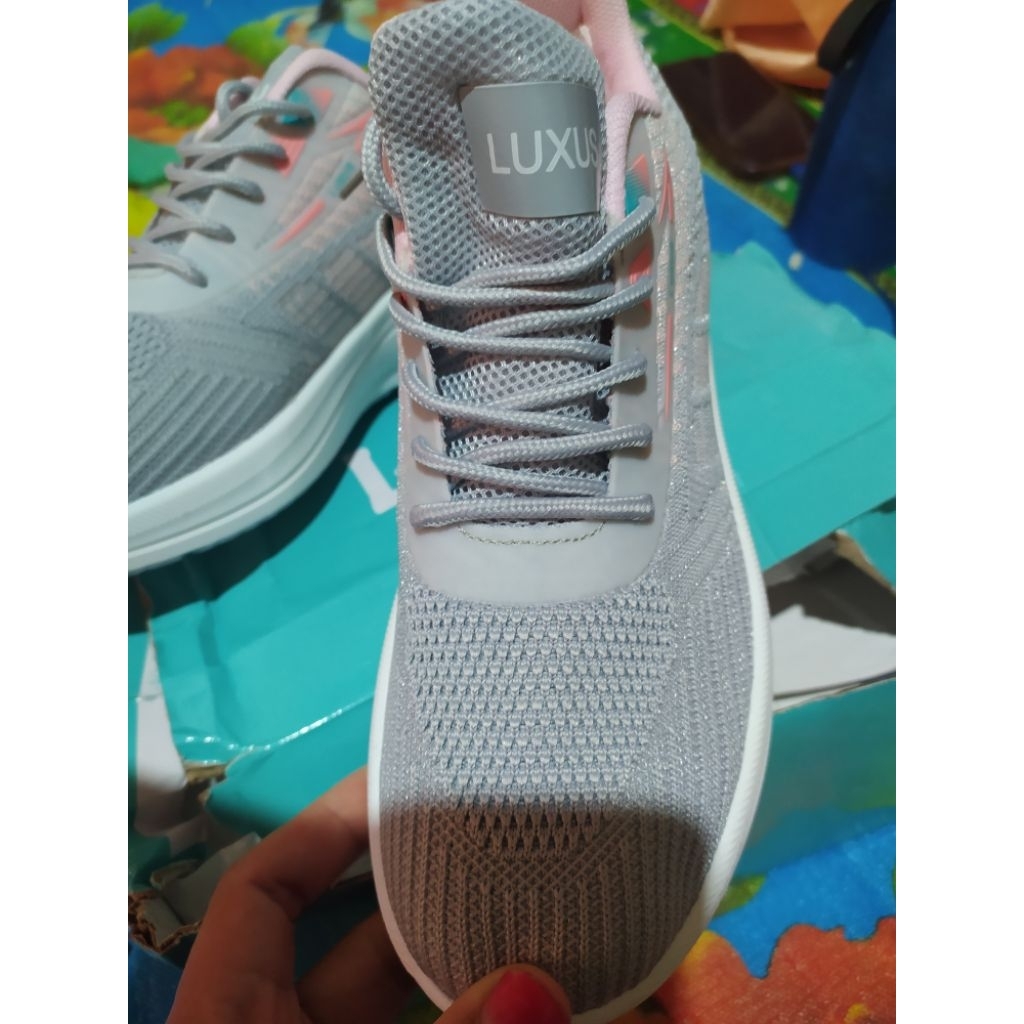 Sepatu olahraga luxus whonhe/sepatu wanita No 40