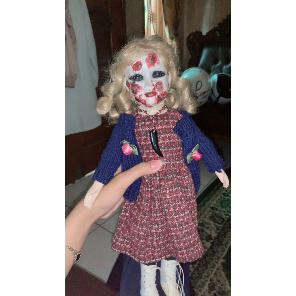 creepy doll porcelain cramik doll vintage.