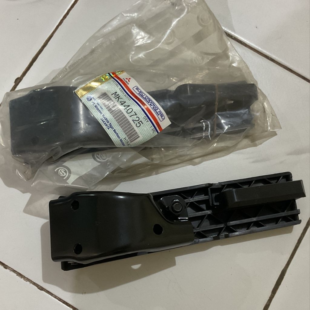 Pedal Gas Canter Asli