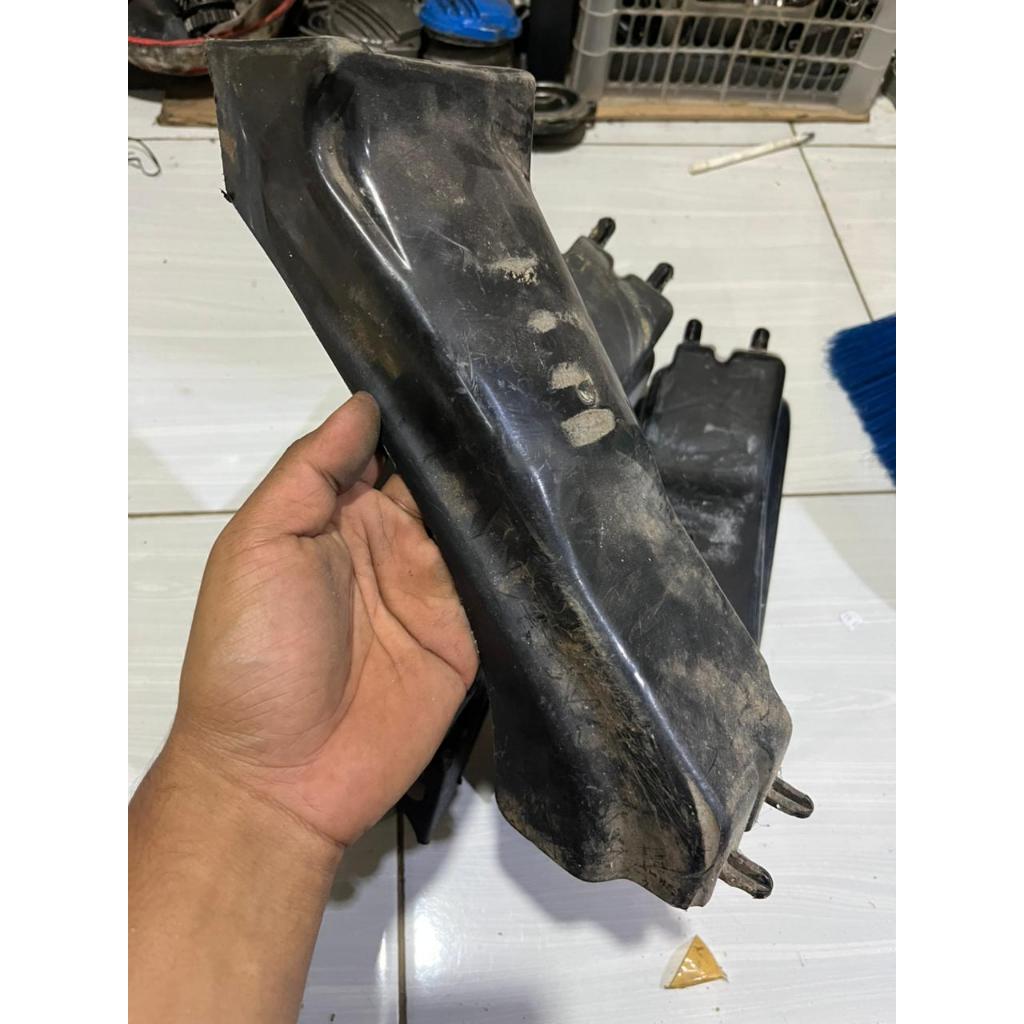 Sambungan Spakbor tengah GL 100 GL 125 CB K5 Original Copotan