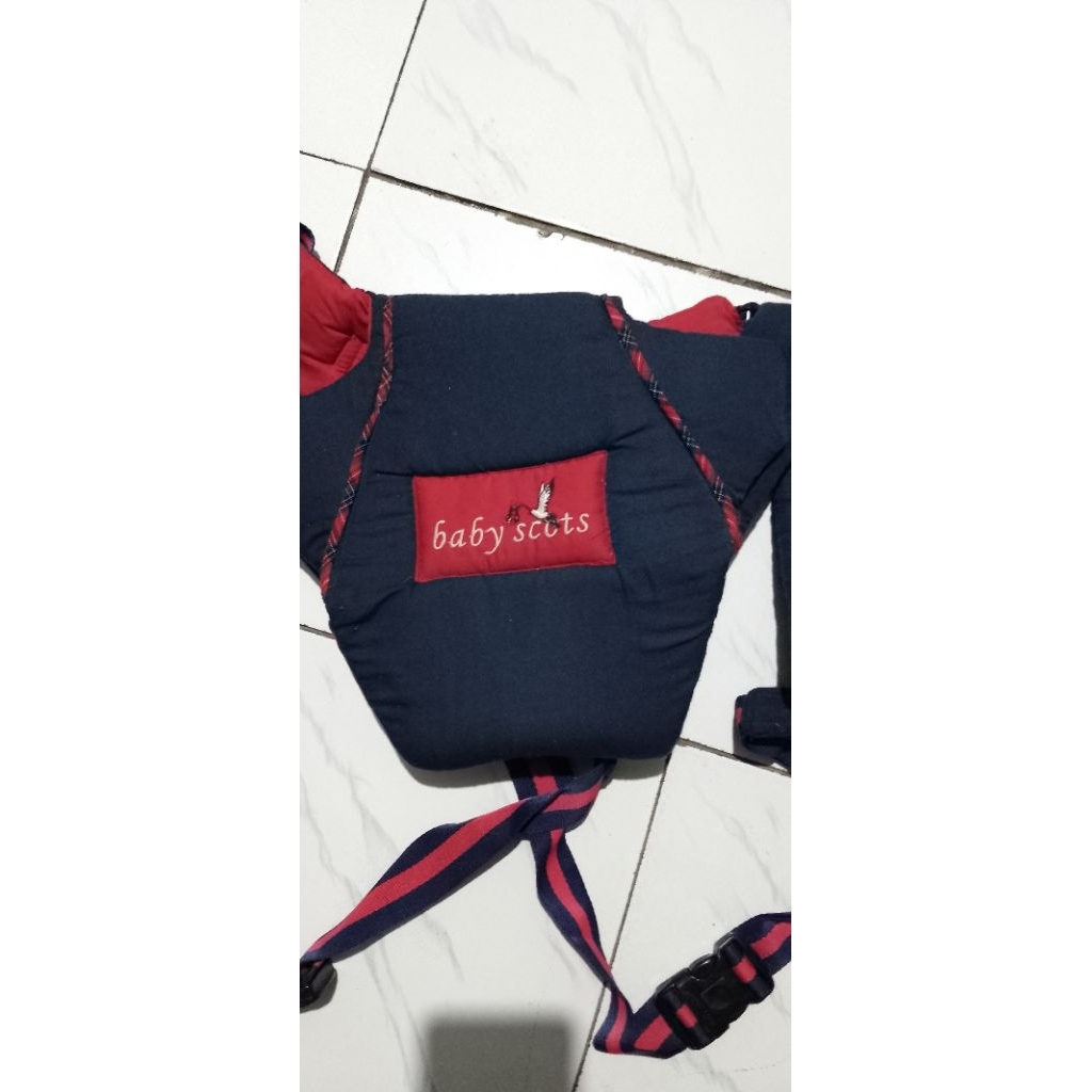 Gendongan Depan (baby scots)