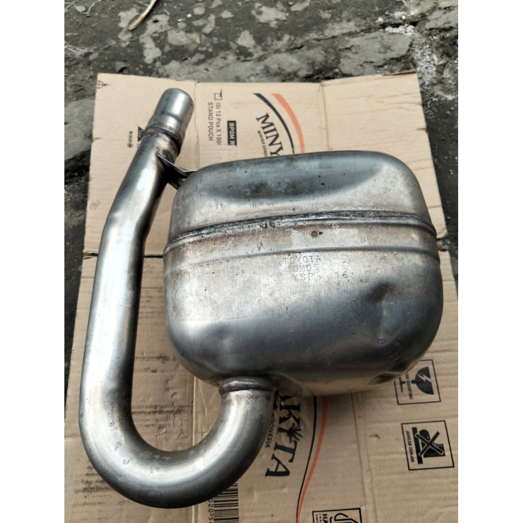 knalpot standar mobil Toyota Yaris original