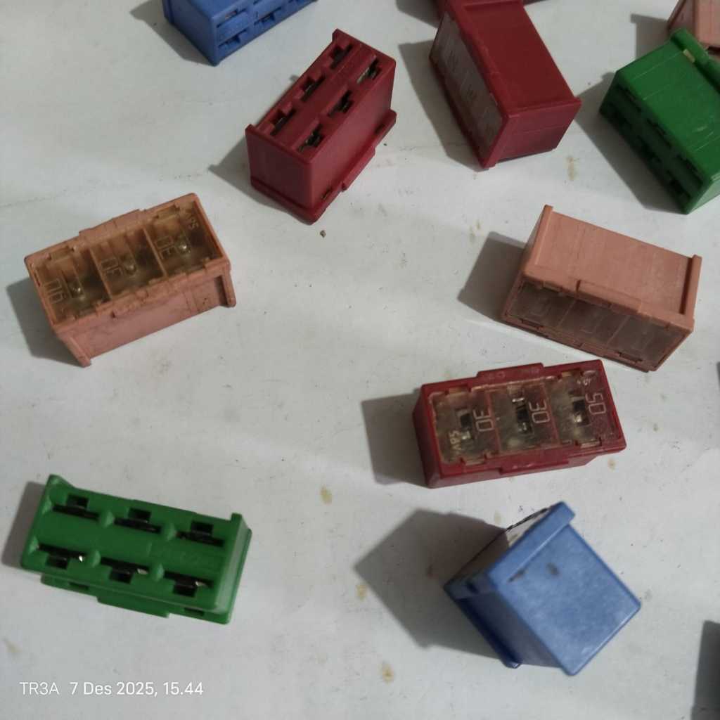 Sekring pusat sekring kotak mobil universal original