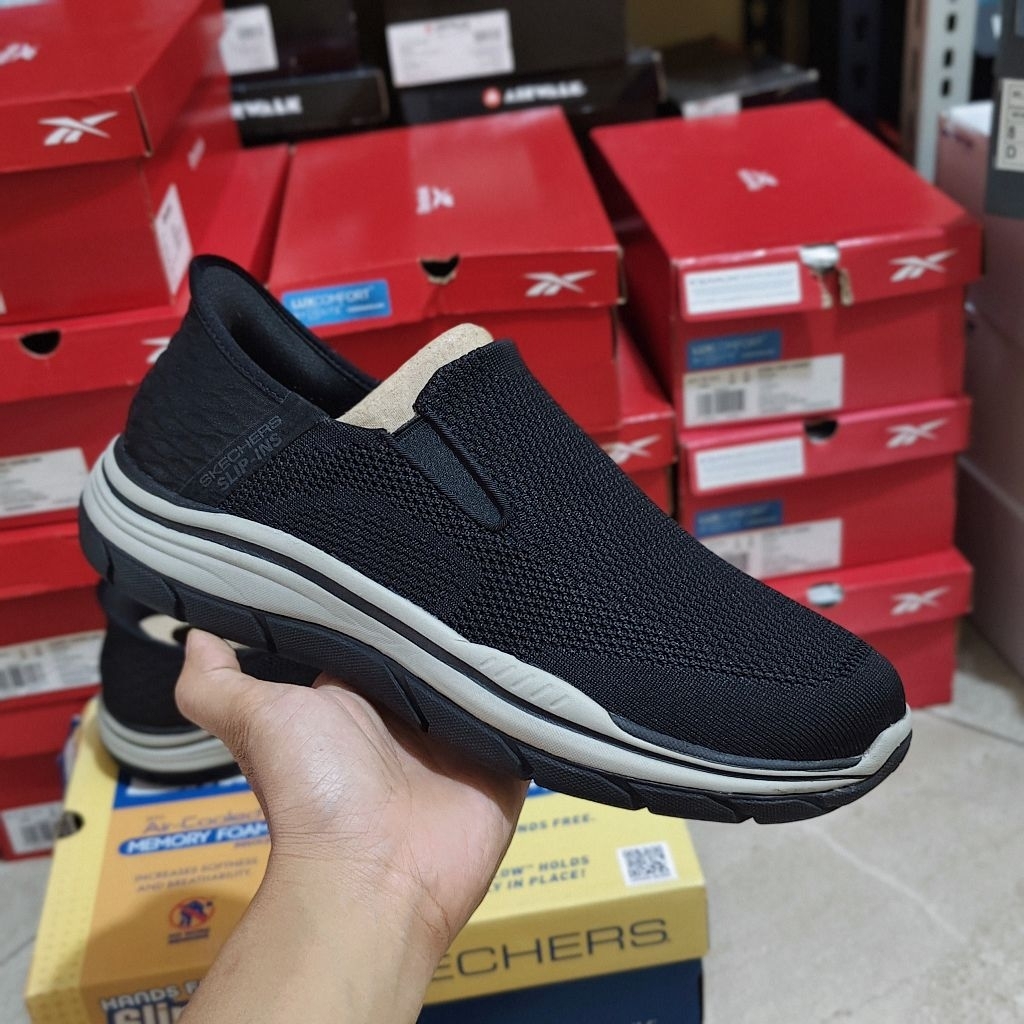 skechers slip on men expected