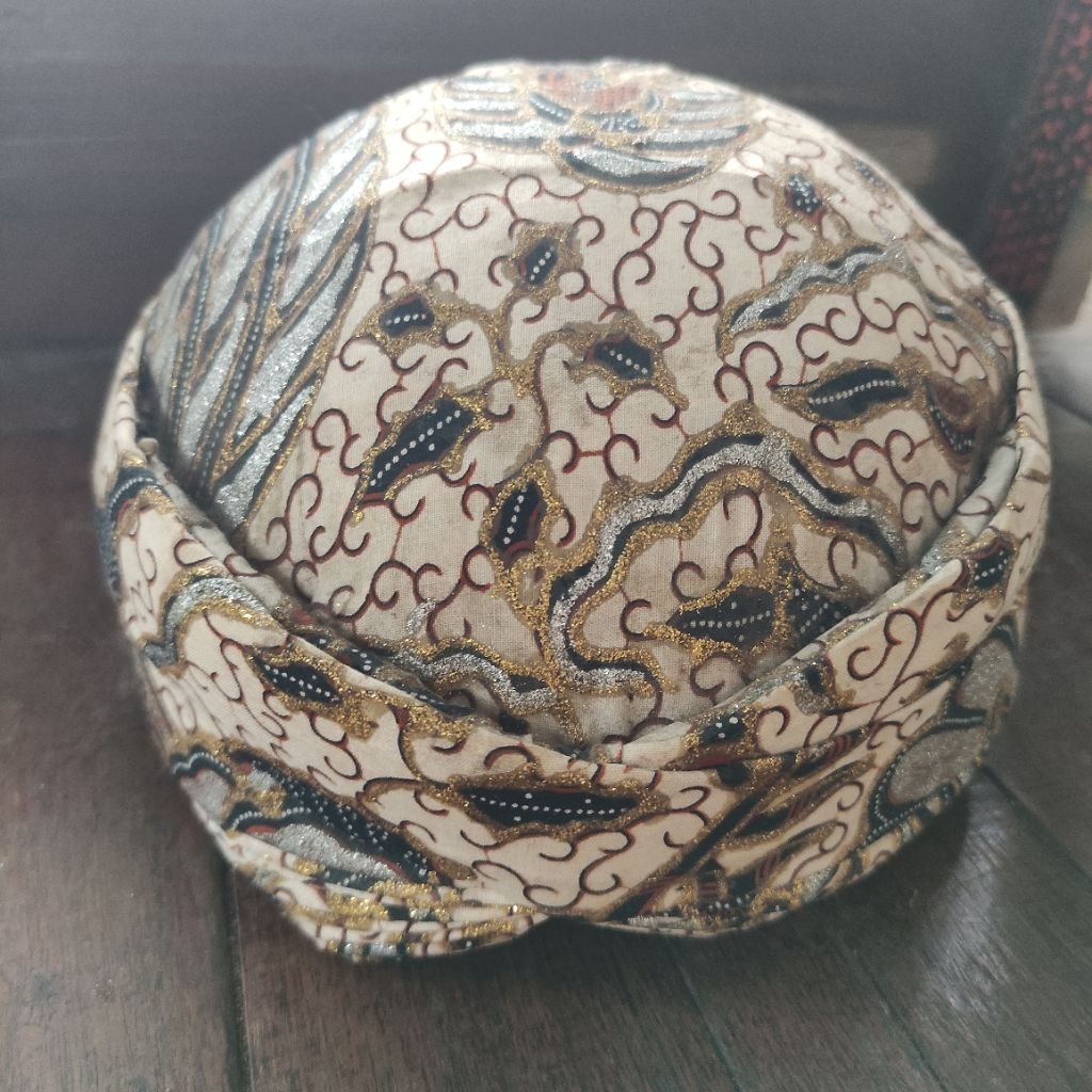 Blangkon prada jogja warna putih silver