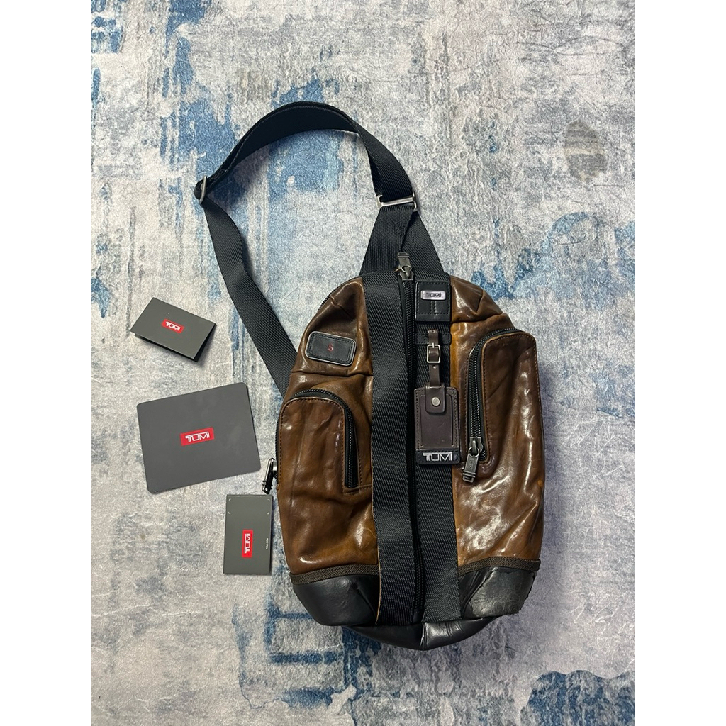 tumi sling bag