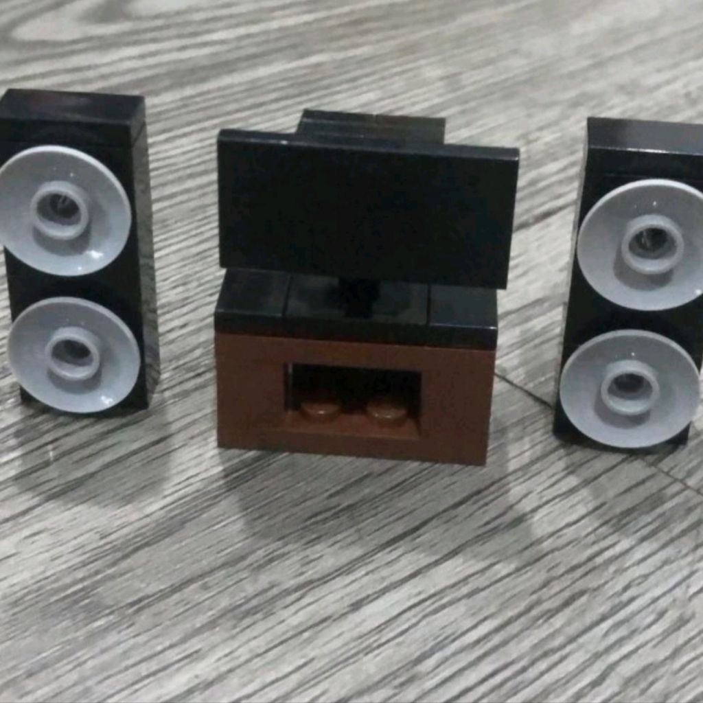 Lego moc home theatre (tv and speaker)