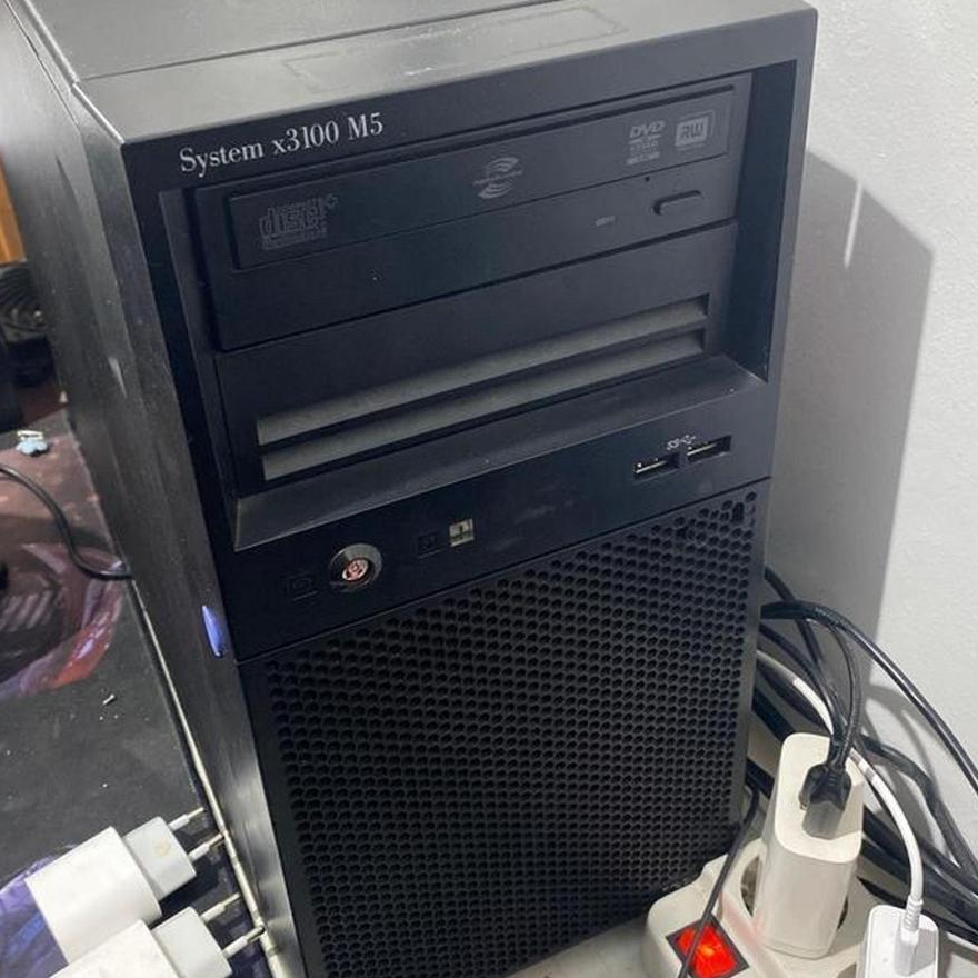 IBM X3100 M5 (Intel Xeon E3-1220 V3) IBM SERVER Seperti Difoto