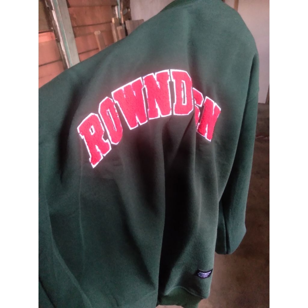 sweater rown dvsn ukuran L