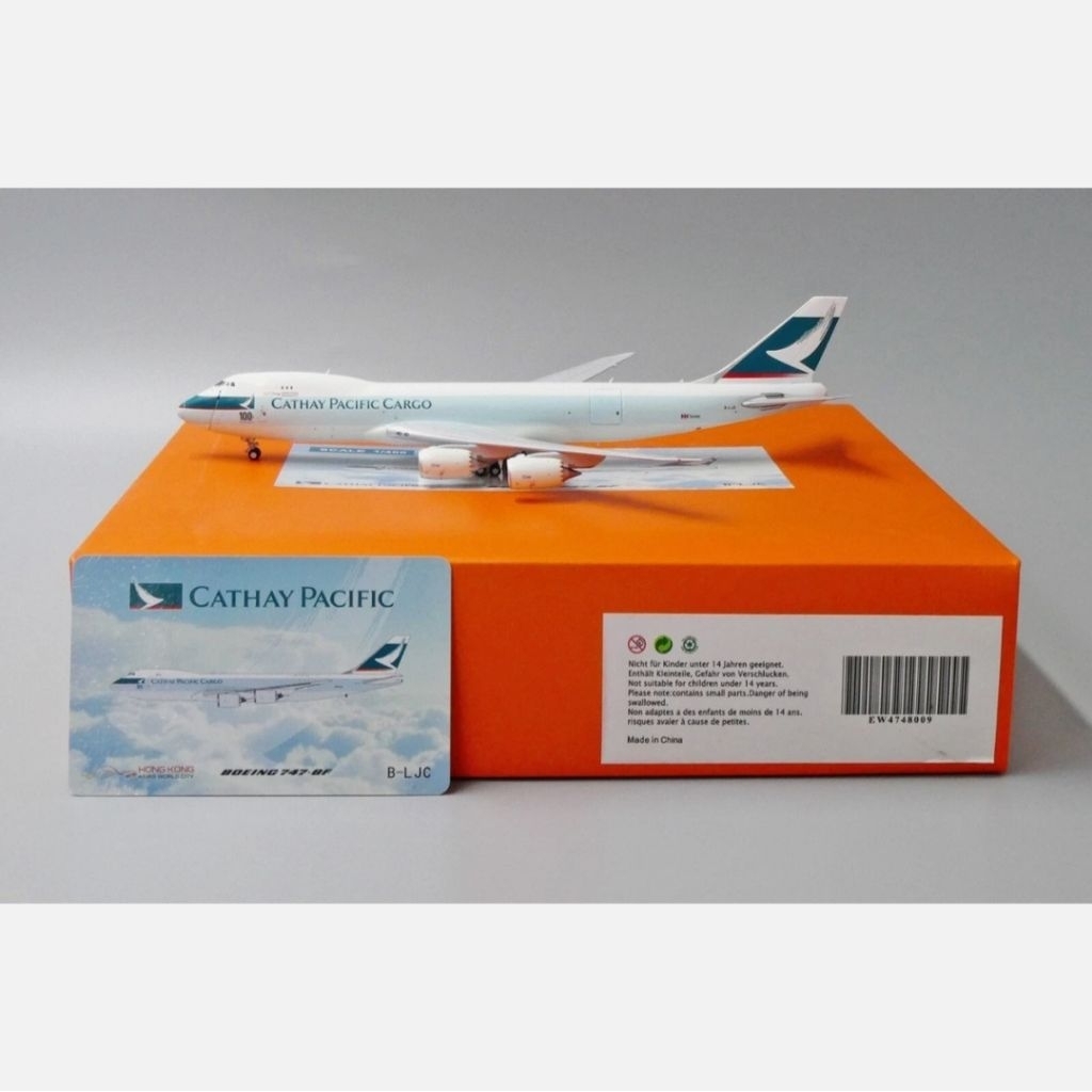 JC Wings Miniatur Pesawat 1/400 Cathay Pacific Cargo Boeing B747-8F "100th Boeing Aircraft" B-LJC "I