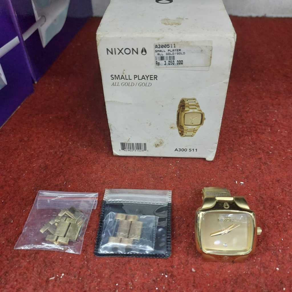 PRELOVED JAM NIXON A300511 SMALL PLAYER ALL GOLD / GOLD V.I.P PASS THE SMALL PLAYER 100 M STAINLESS 