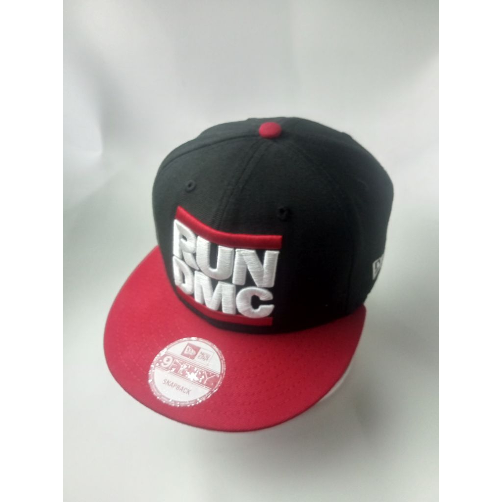 Topi New Era RUN DMC HipHop Music SnapBack Hat Cap Red/Black One Size Fits Most 100% Wool
