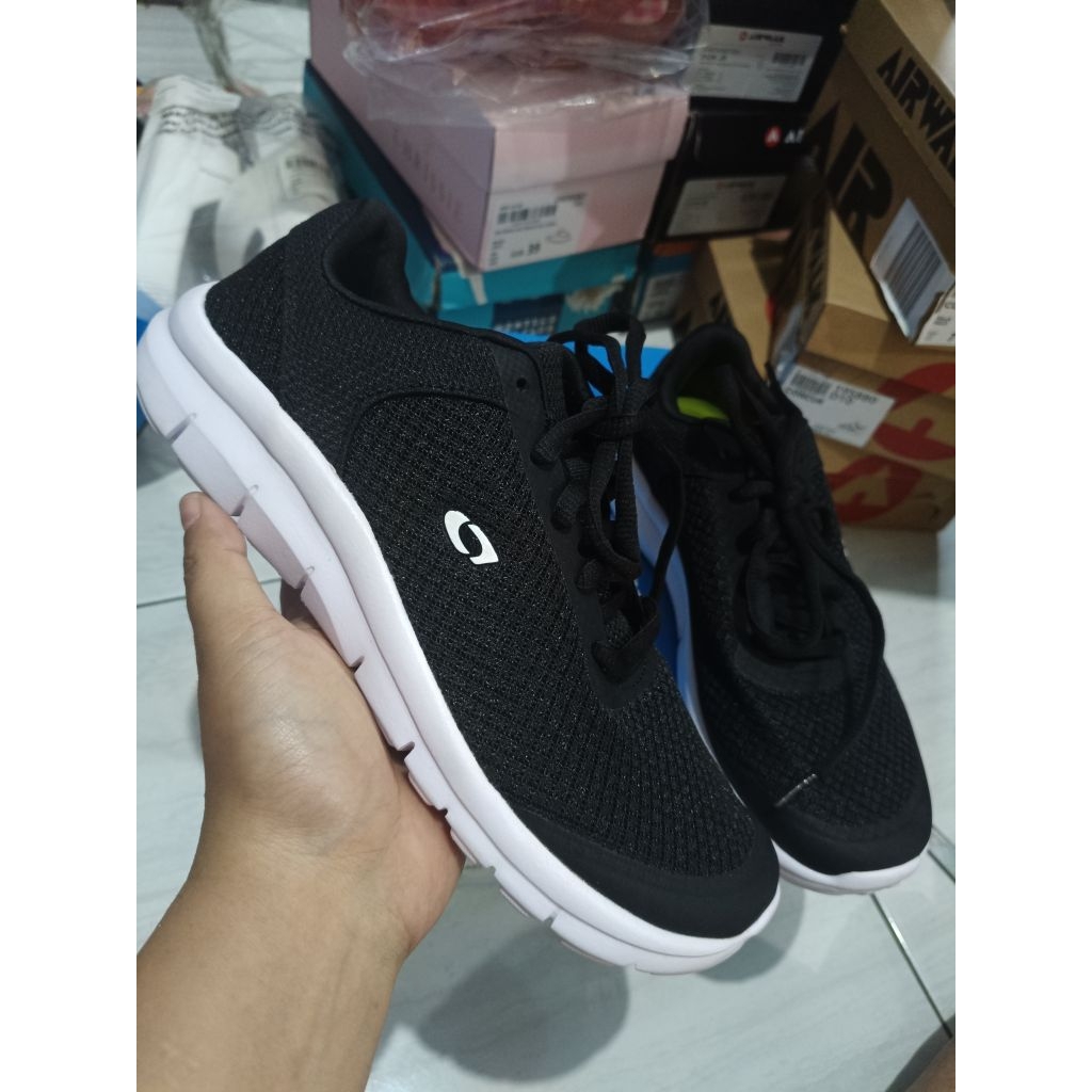 38½ payless big sale cross trekkers gusto xtii black