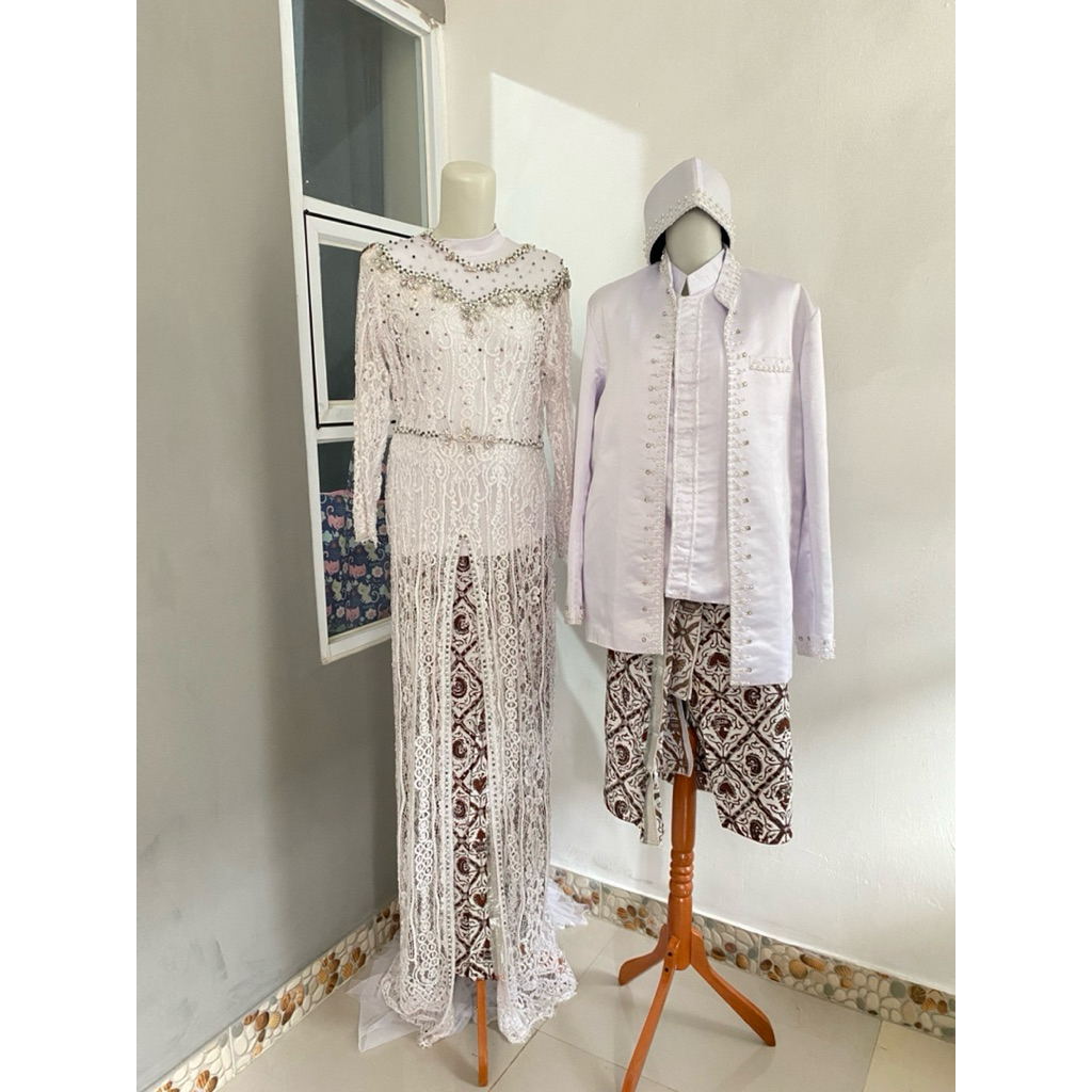 SET BAJU AKAD PENGANTIN PRIA DAN WANITA BAJU AKAD MEWAH WARNA PUTIH FREE SARUNG JAS DAN SANDAL