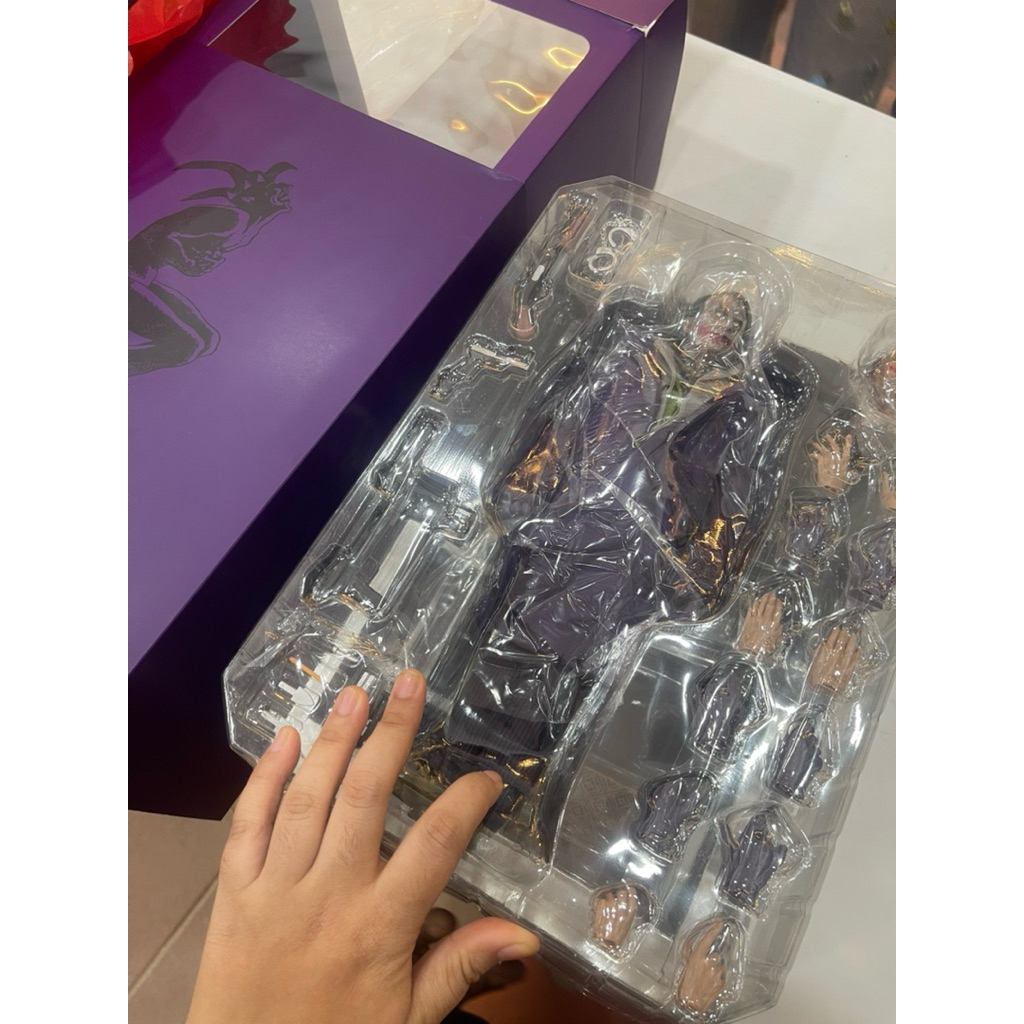 Action figur joker artikulasi