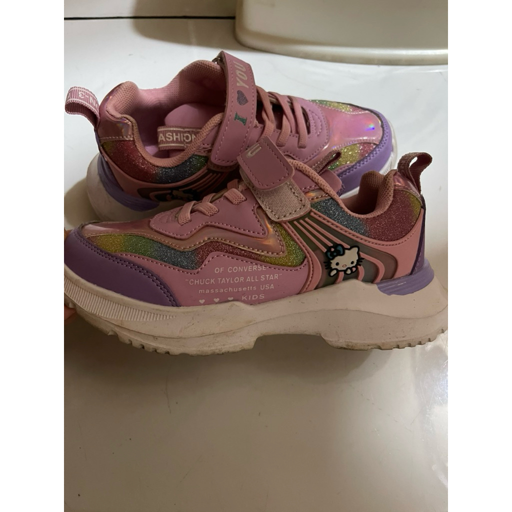 Gio Saverino Sepatu Anak Perempuan Hello Kitty /preloved