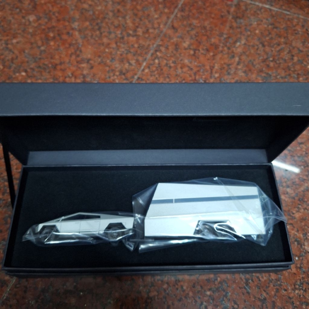 OEM x XcarToys64 Tesla Cyber Truck (Full Metal )