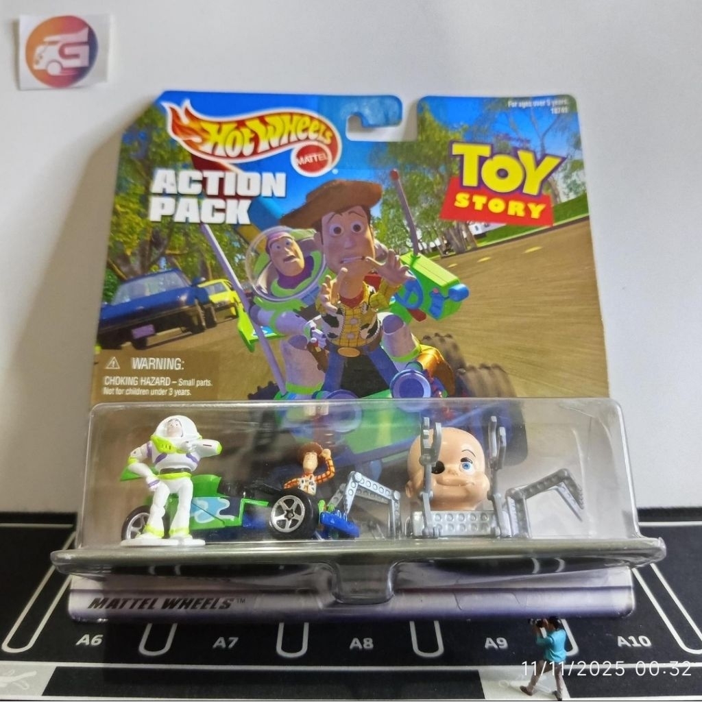 Hot Wheels Action Pack Toy Story W/ Figure Woody, Buzz (VVVHTF) - Hot Wheels