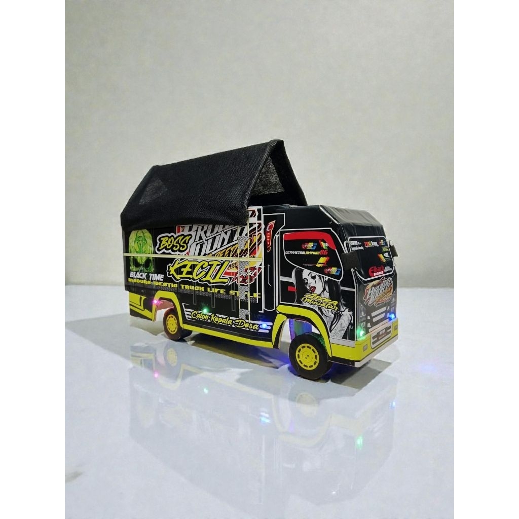 Truk Oleng Kayu Miniatur 30cm - Mainan Anak Lampu Warna Warni + Terpal Variasi Boss Kecil Hitam