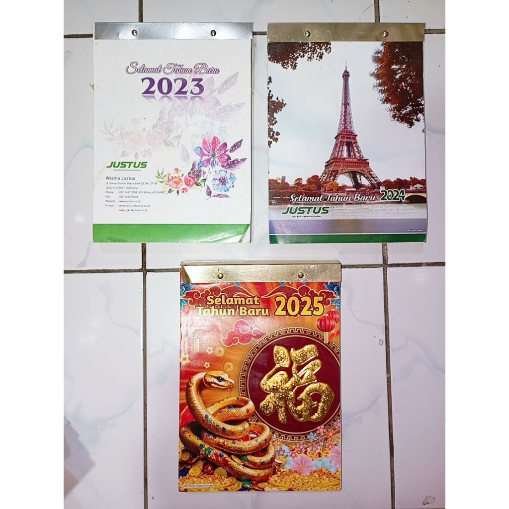 Kalender Harian Tahun 2023 2024 2025 (Ukuran Besar)