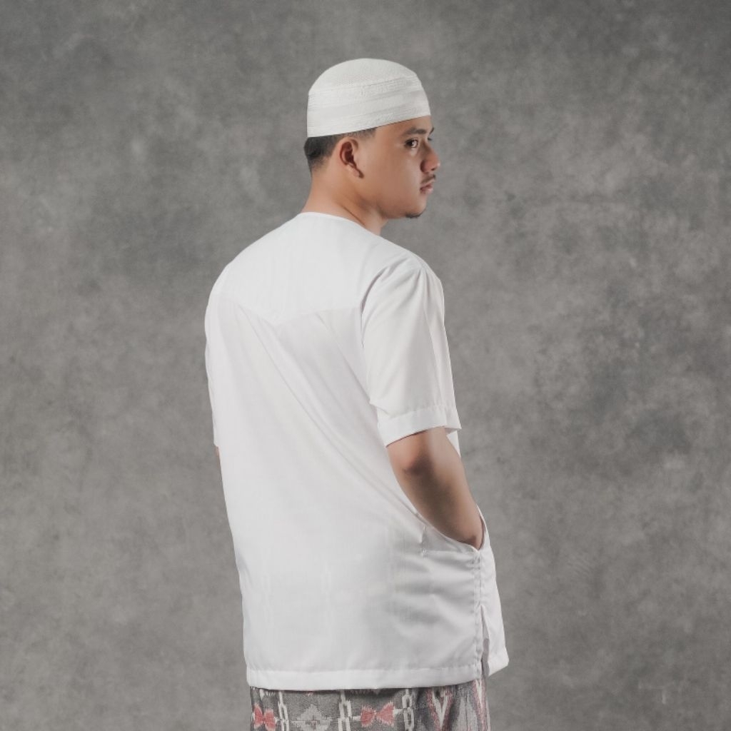 Takwa Koko ABUDABI DALWA Lengan Pendek Tanpa Kerah