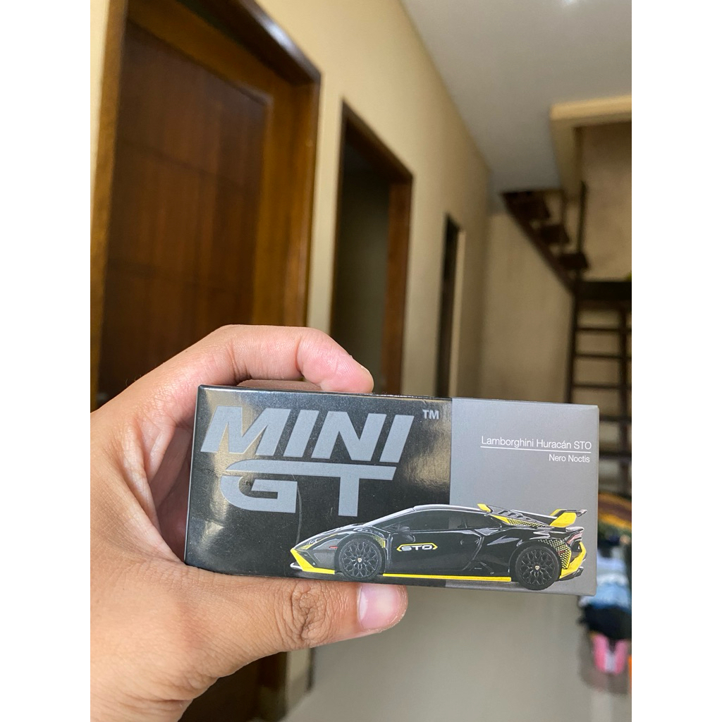 Mini GT Lamborghini Huracan STO