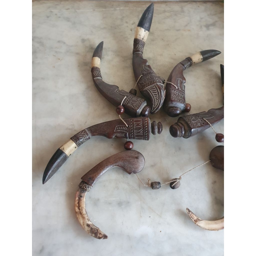 kalung suku dayak antik