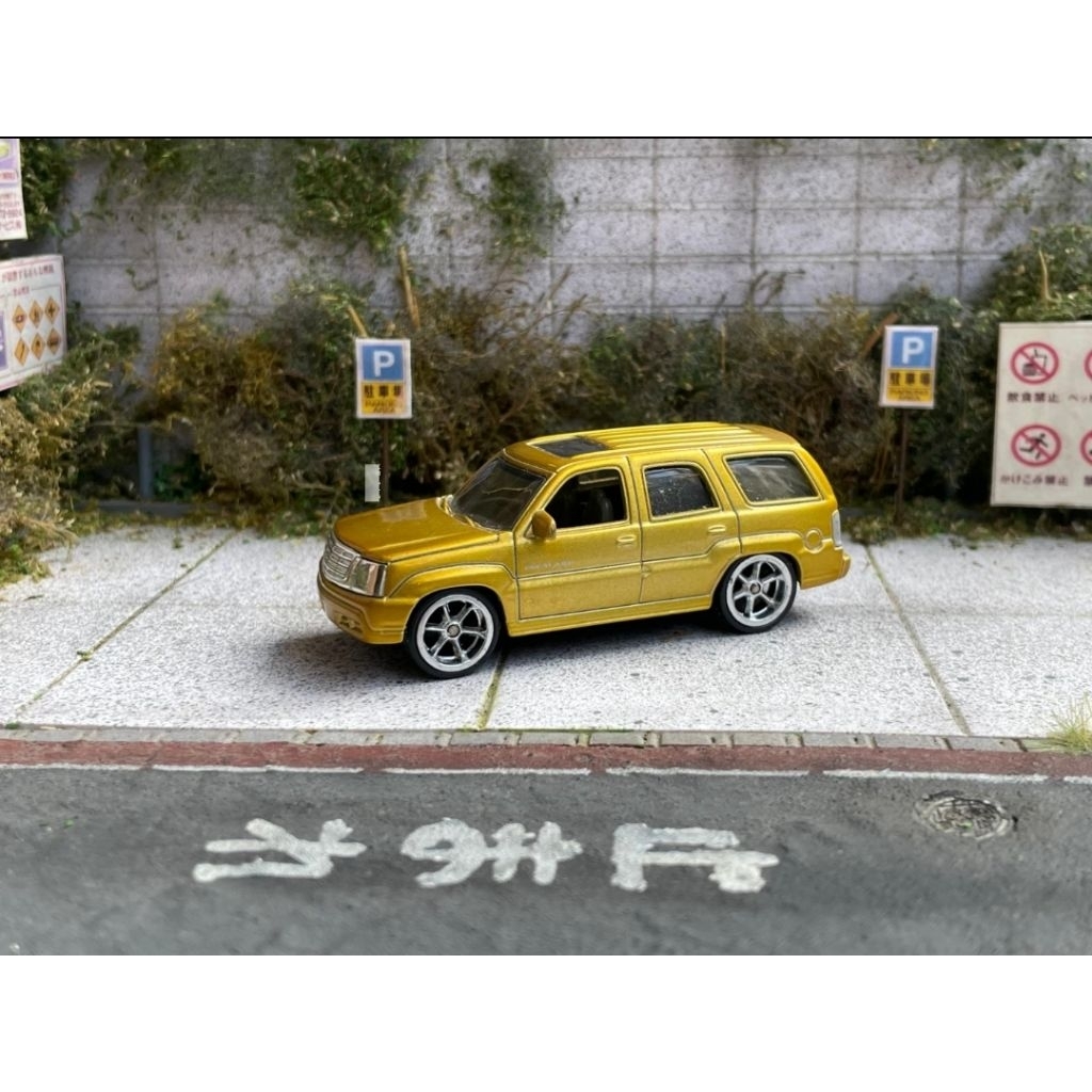 Hotwheels Team Baurtwell Cadillac Escalade Gold