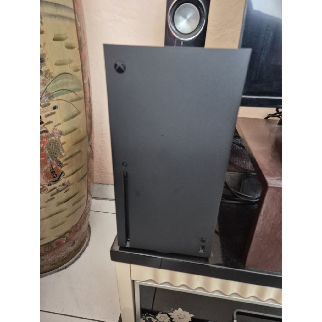 XBOX Series X 1TB (second) + 1 stick XBOX One