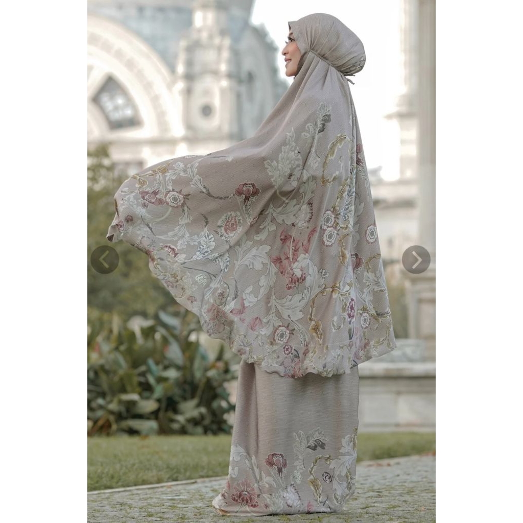 THE ROYALE PRAYER ROBE BUTTONSCARVES KHAKI AS IS WITH BOX