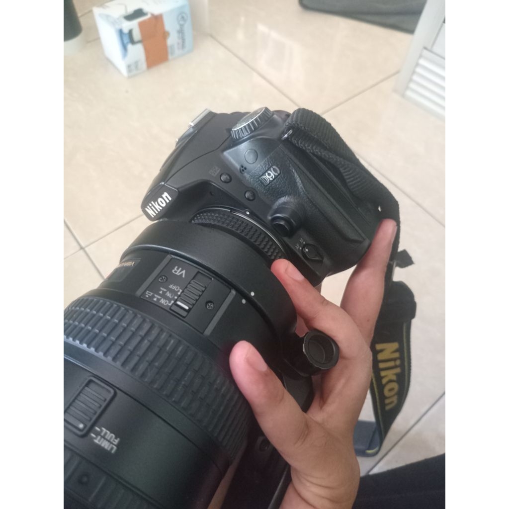 Nikon D90 dengan lensa 80-400mm VR