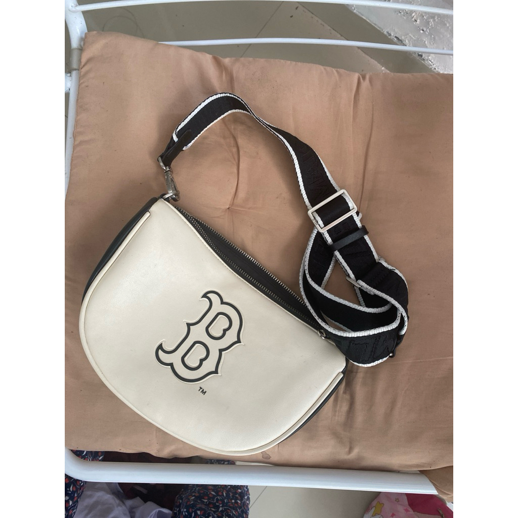 MLB slingbag like new preloved