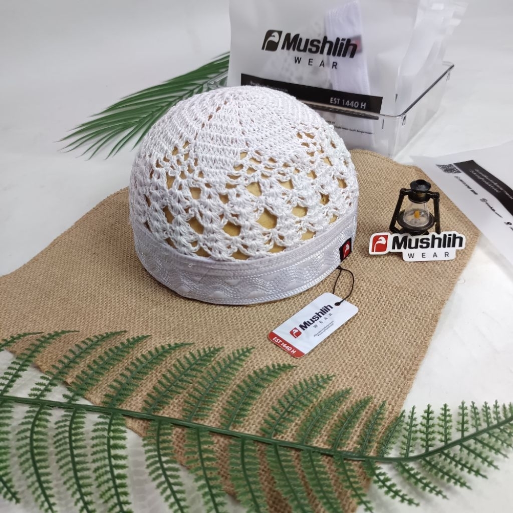 MUSHLIH WEAR - Peci Rajut Motif Saudi Premium Putih Dewasa, Cocok Untuk Umroh  Mekah dan Madinah - D