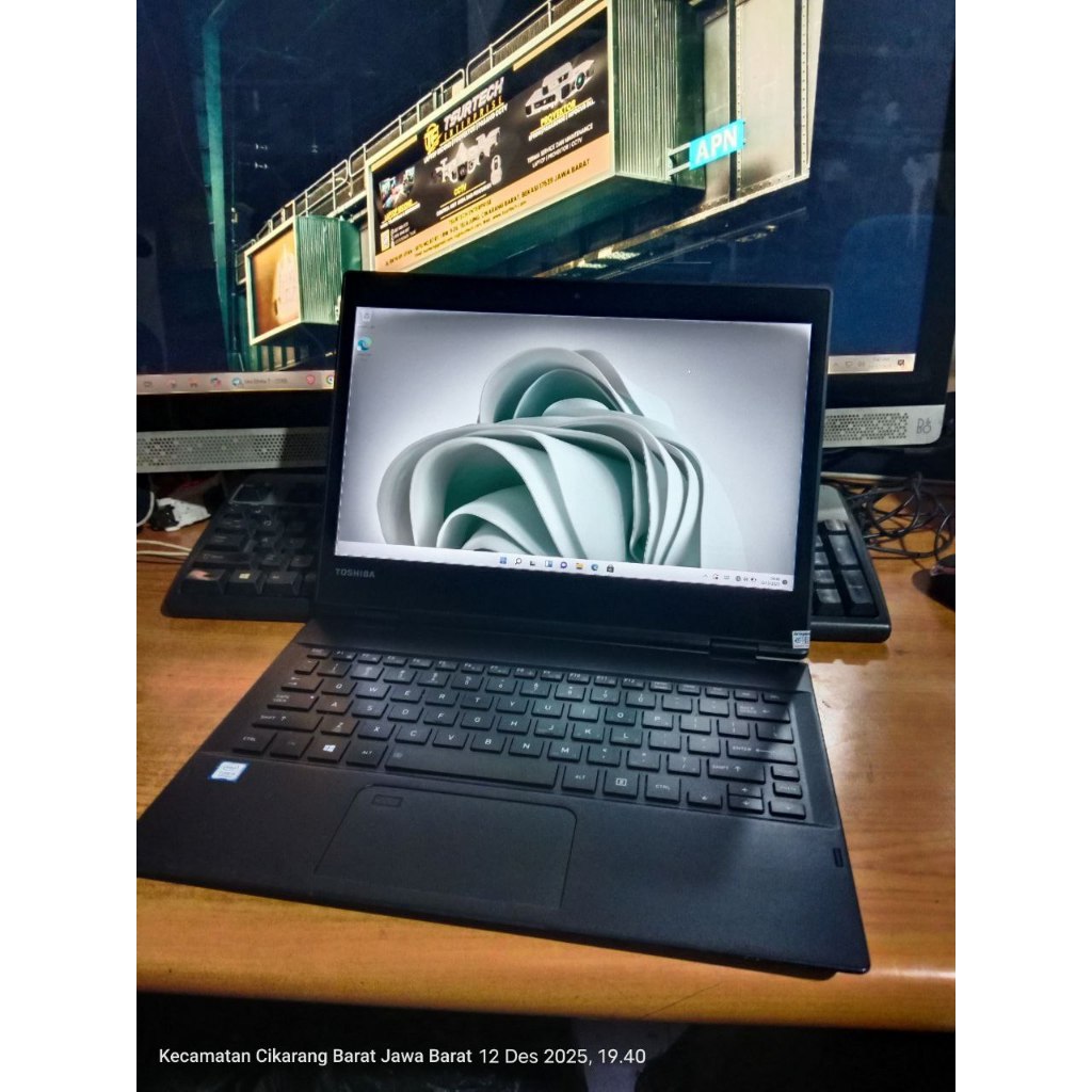 Jual Laptop Second BERKUALITAS Toshiba Portege X20w-E (Layar Touchscreen)